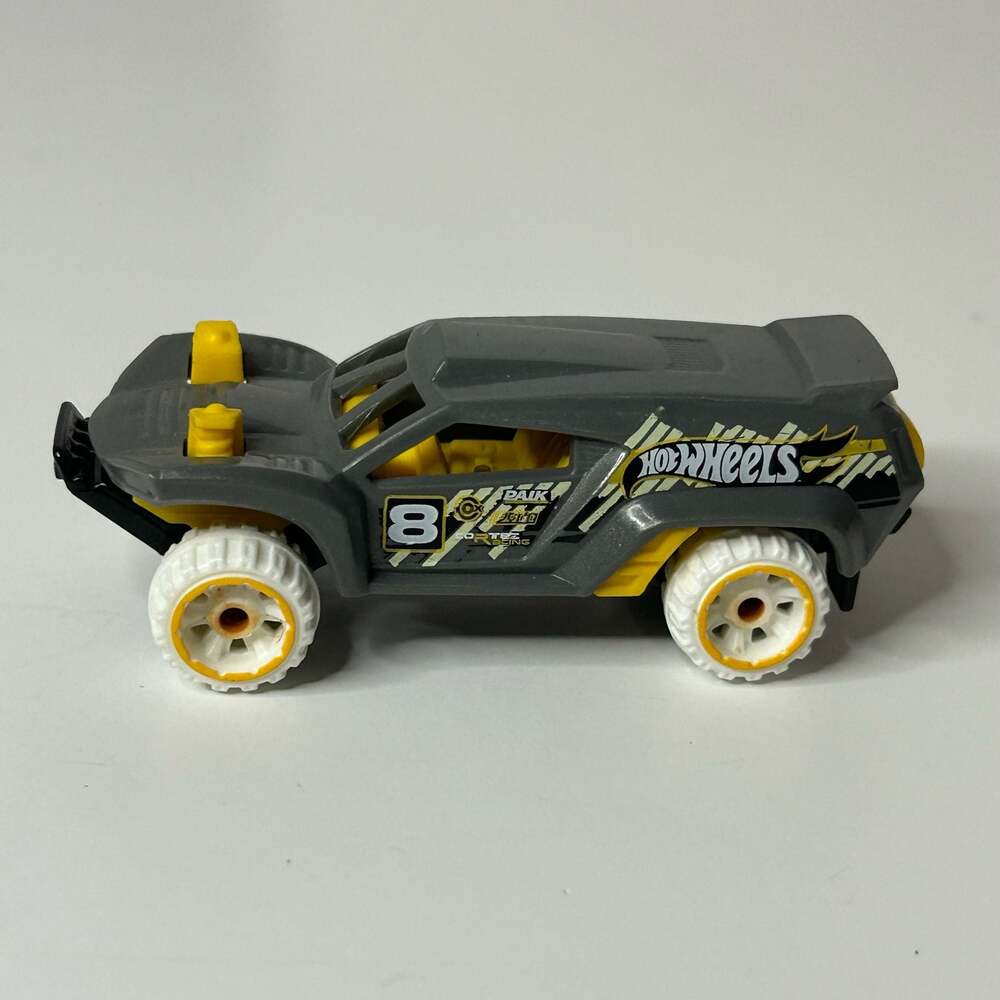 Hot Wheels Land Crusher #8 Snow Stormers Gray and Yellow Diecast Car